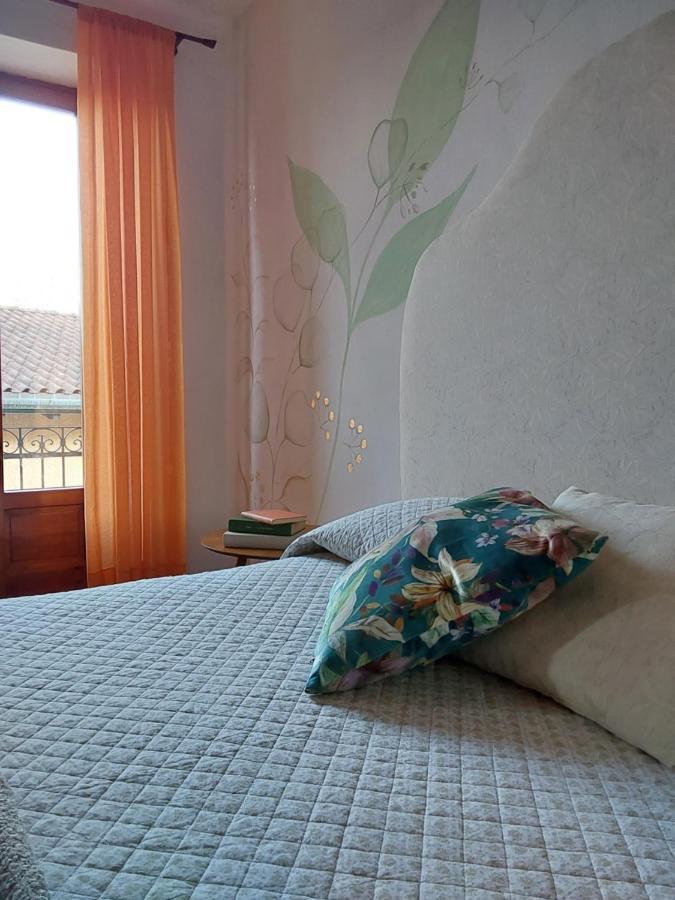 Casa Vacanze Malvarosa Casale Corte Cerro Exterior foto